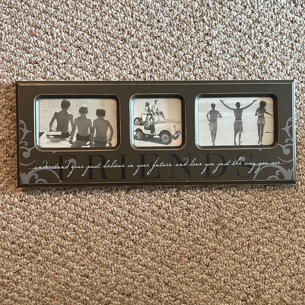 “FRIENDS” 3 Picture frame
